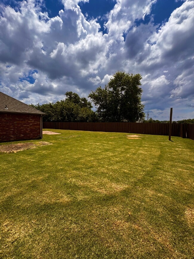 Building Photo - 6108 S 39th Pl