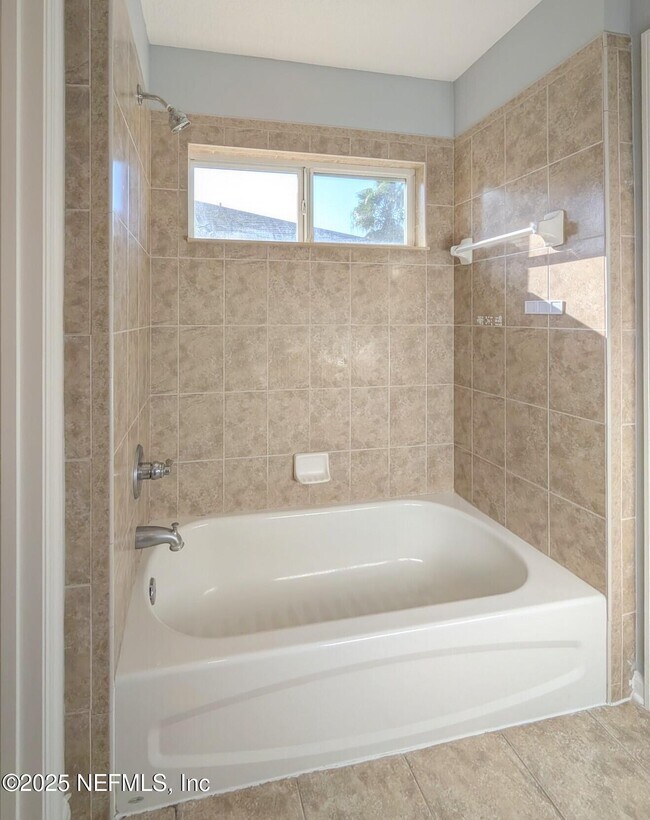 Building Photo - 129 Castlegate Ln