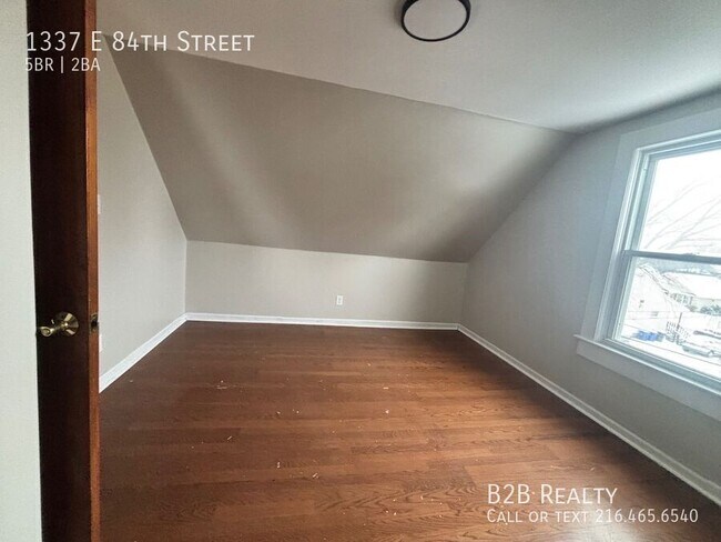 Building Photo - 1337 E 84th St