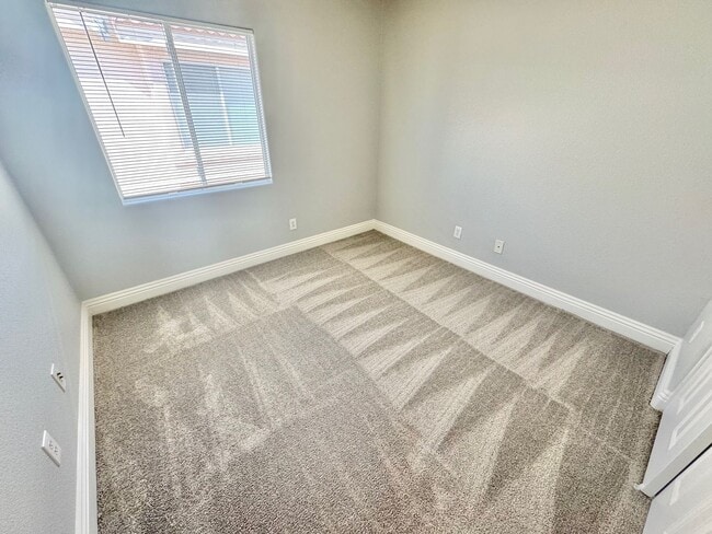 Building Photo - Stunning 4 bedroom home offering comfort and space in North Las Vegas