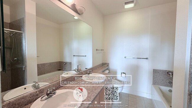 Building Photo - Beautiful two-story residence with 2 bedrooms, 2 bathrooms and balcony with views of the city loc...