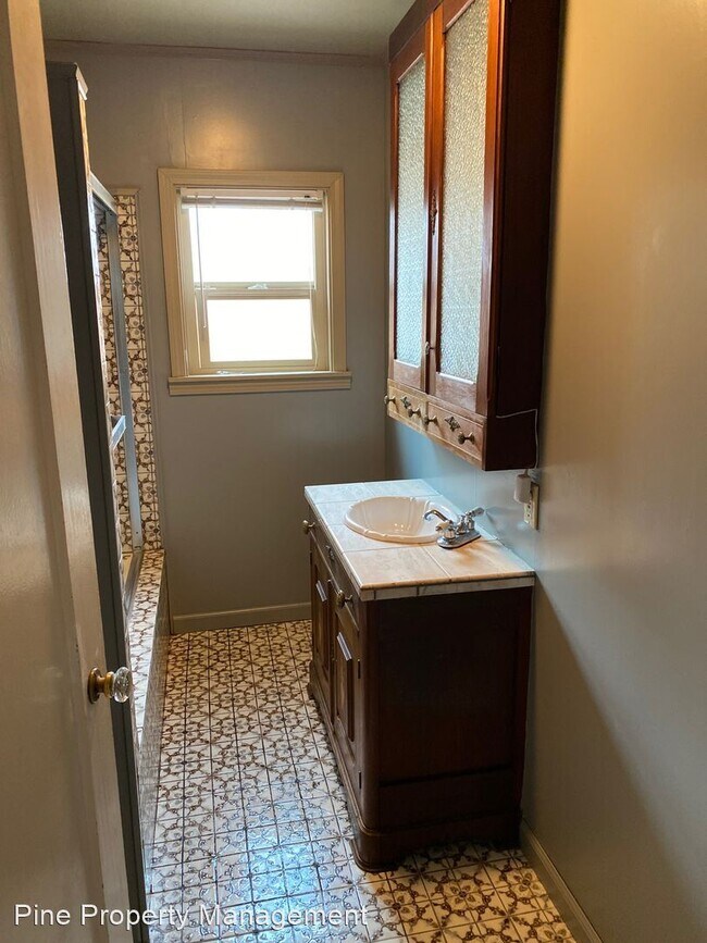 Building Photo - 2 br, 1 bath House - 2571 Center Waverly A...