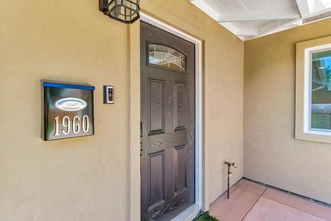 Building Photo - 1958 Woodside Rd