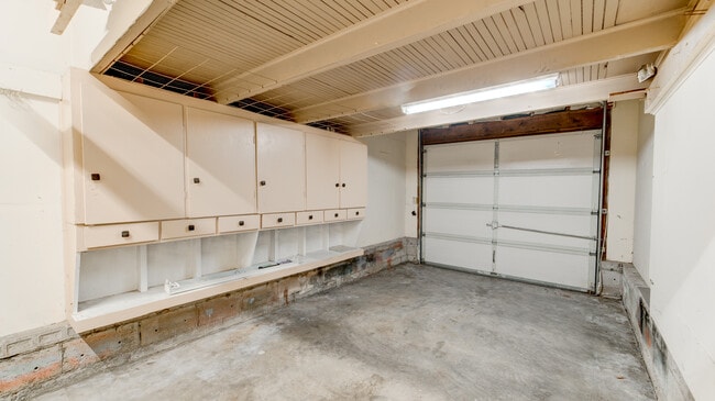 Building Photo - 56 E 52nd St