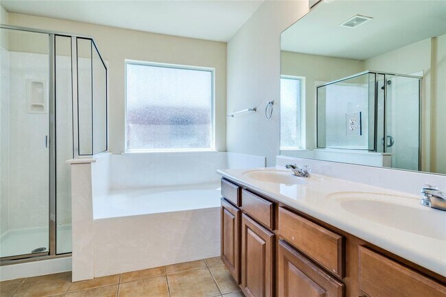 Building Photo - 293 Buckingham Dr