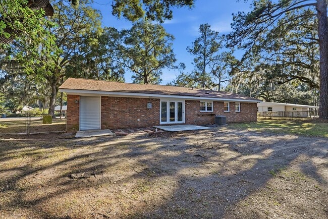 Building Photo - Ranch Home on Wilmington Island For Lease!
