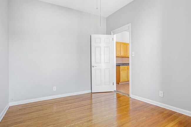 Building Photo - 128 OAK St