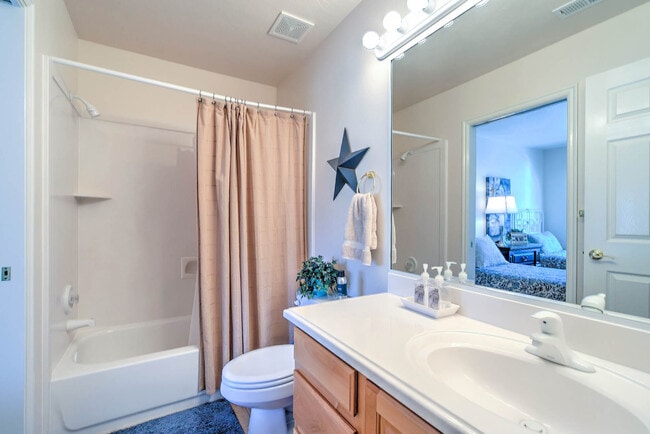 Building Photo - Fully Furnished Home. All utilities includ...