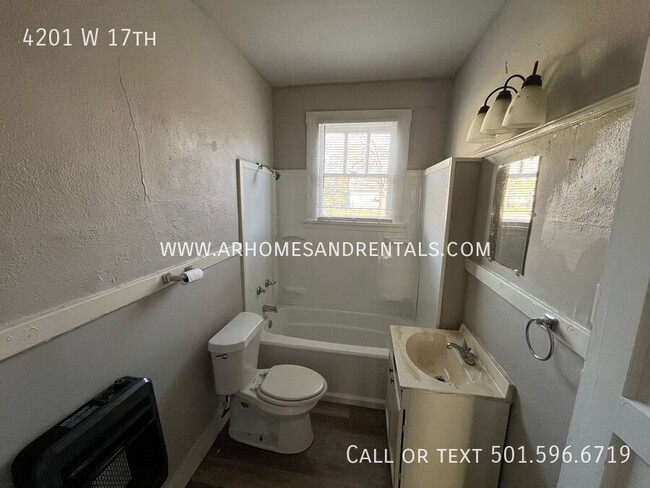 Building Photo - 4201 W 17th Little Rock | 3 Beds | 1 Bath