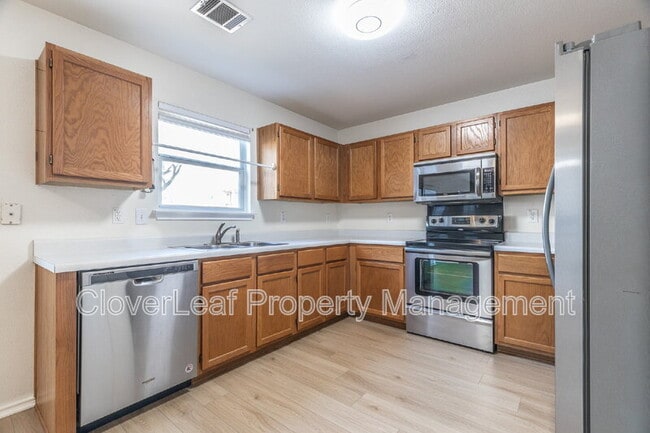 Building Photo - 9119 Spiral Woods