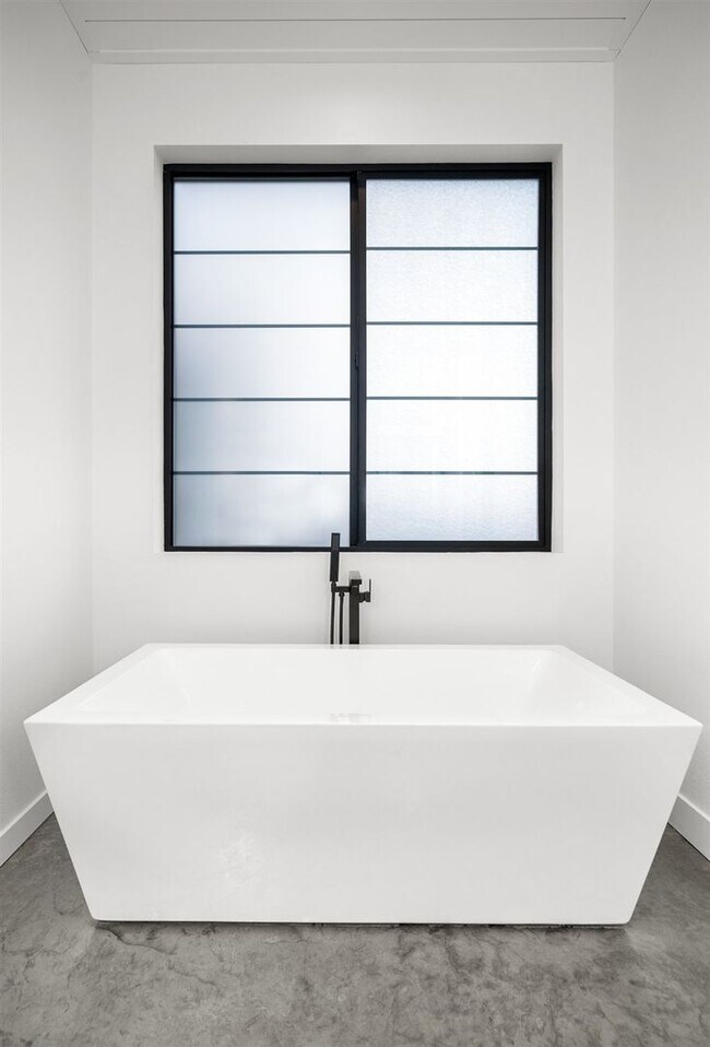 Building Photo - Modern Newly Built 4 Bed, 3 Bath Home!