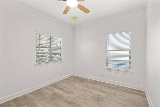 Building Photo - 135 Clematis Ct