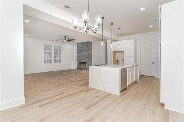 Building Photo - 2422 Vagas St