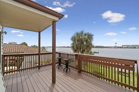 Building Photo - 308 Miracle Strip Pkwy SW