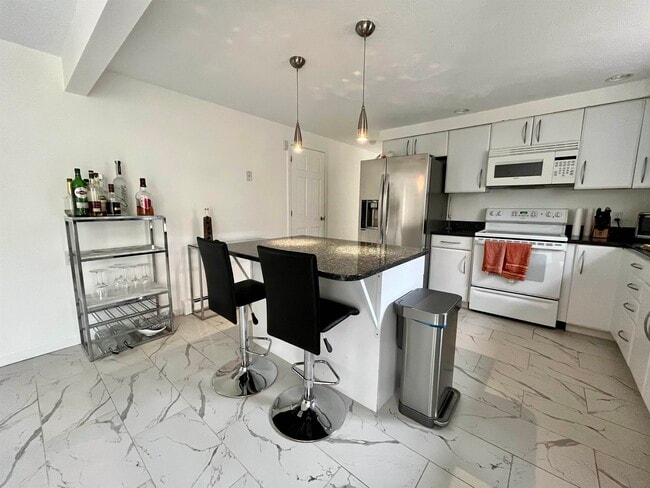 Building Photo - 22 River Bend Cir