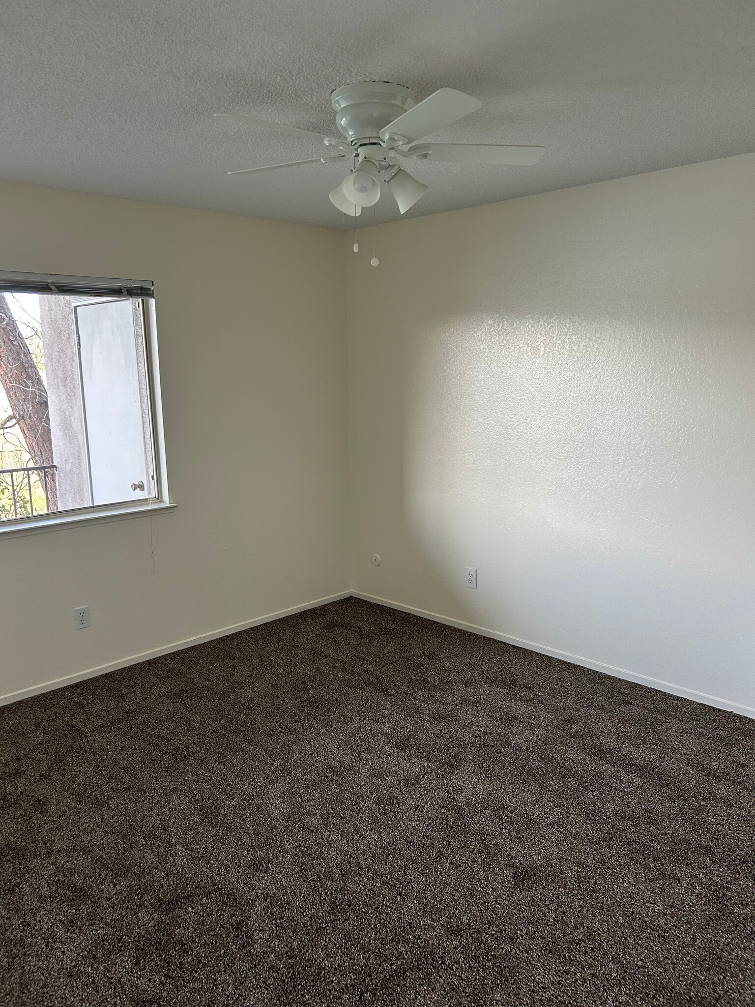 Building Photo - 1046 Continental St