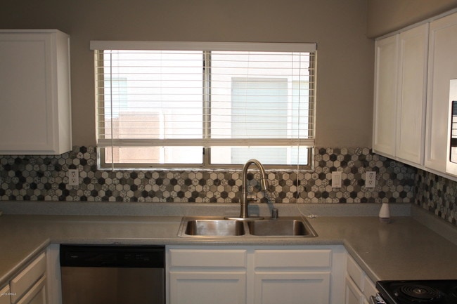 Building Photo - 6123 N 135th Dr