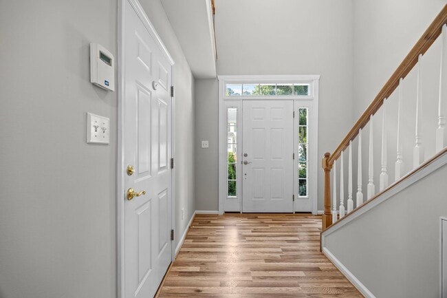 Building Photo - Spacious 3 Story Townhome Located in the Heart Raleigh! Available Now!