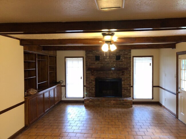 Building Photo - Great Home for Rent NE Jax, near soccer fields - quiet neighborhood, great for family