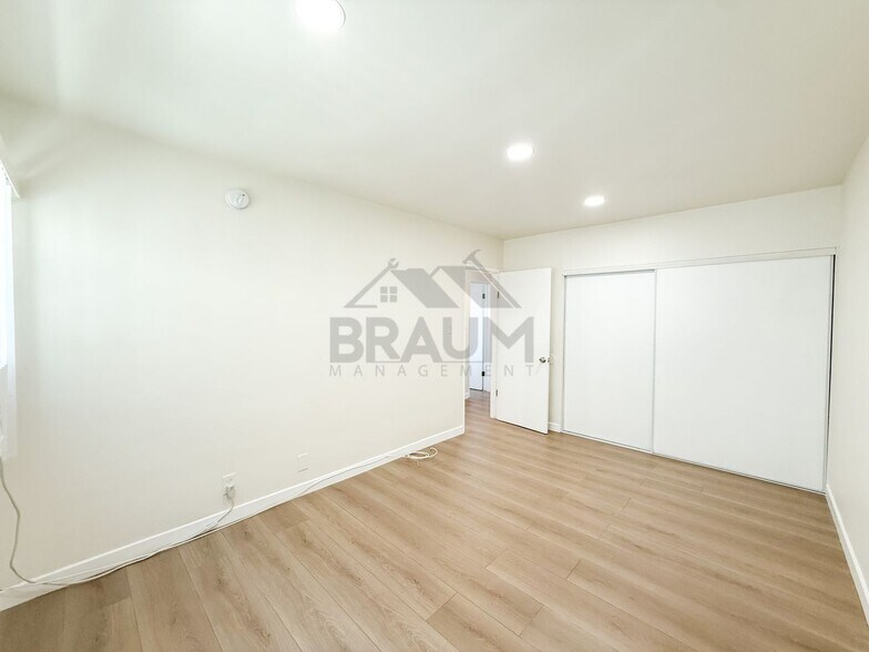 Building Photo - 7339 Woodman Ave