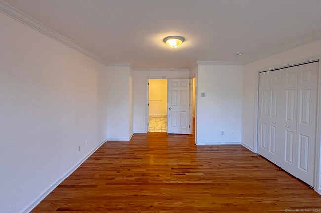 Building Photo - 967 Tunxis Hill Rd