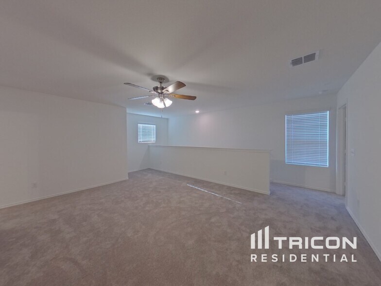 Building Photo - 2415 Carlow Ln