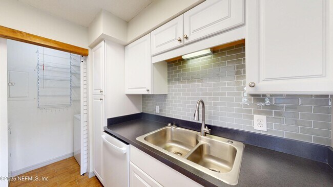 Building Photo - 10200 Belle Rive Blvd