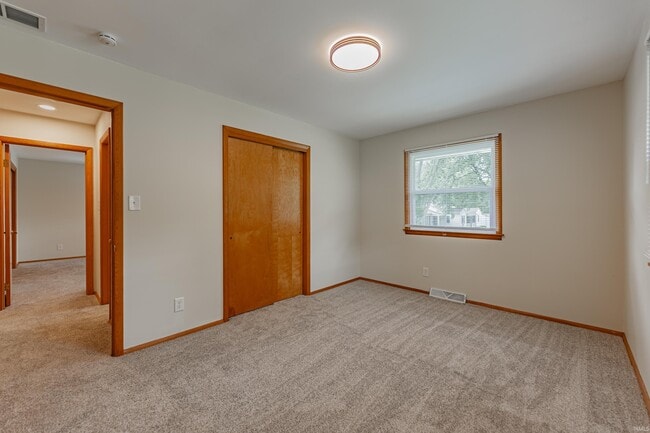 Building Photo - 812 S Cullen Ave