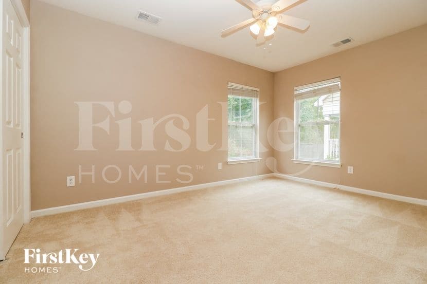 Building Photo - 577 Delafield Dr