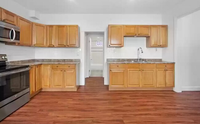 Building Photo - 40 Orchard St