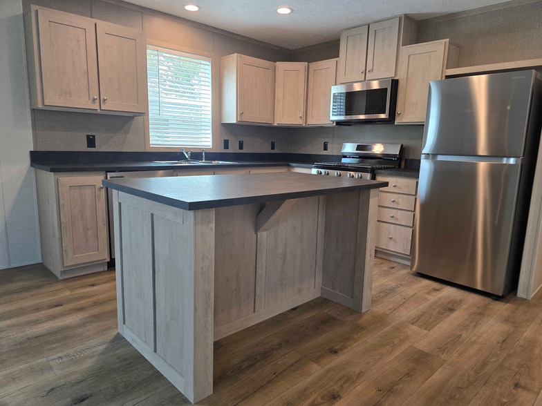 Building Photo - 119 Georgia St