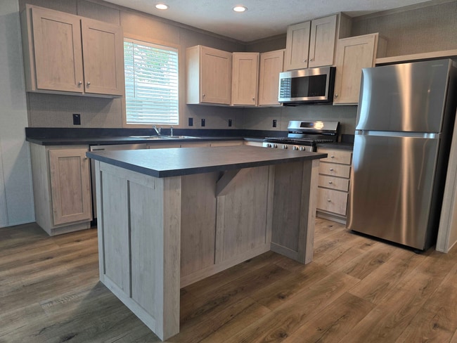 Building Photo - 119 Georgia St