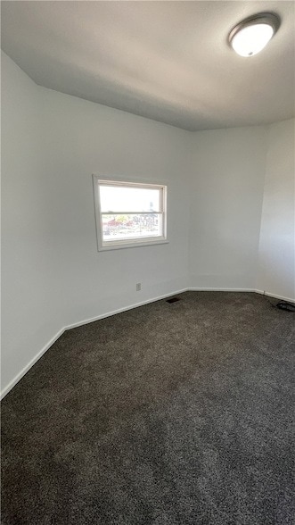 Building Photo - 424 W 7th Ave