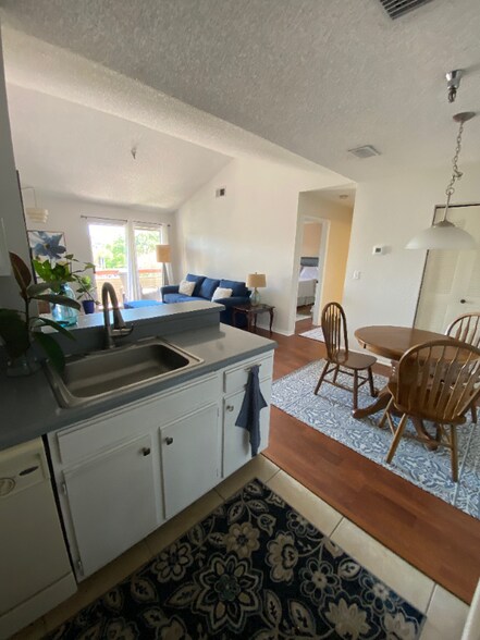 Building Photo - 10265 Gandy Blvd N