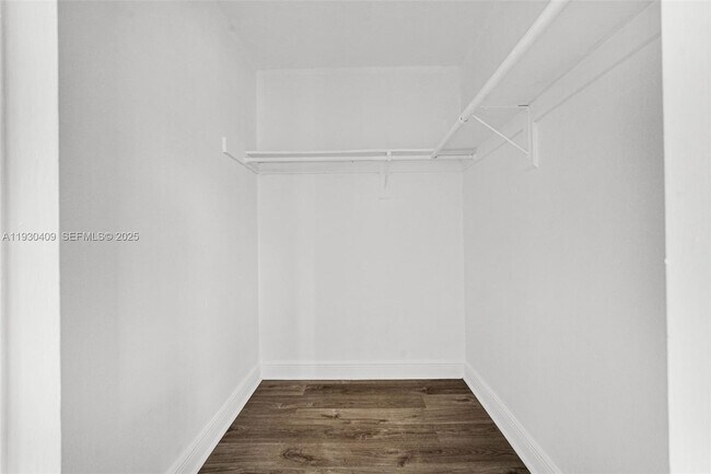 Building Photo - 8295 NE Miami Ct