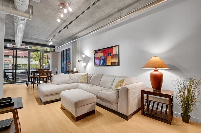 Building Photo - $1,850, 1 bed, 1.5 bath located in Denver ...