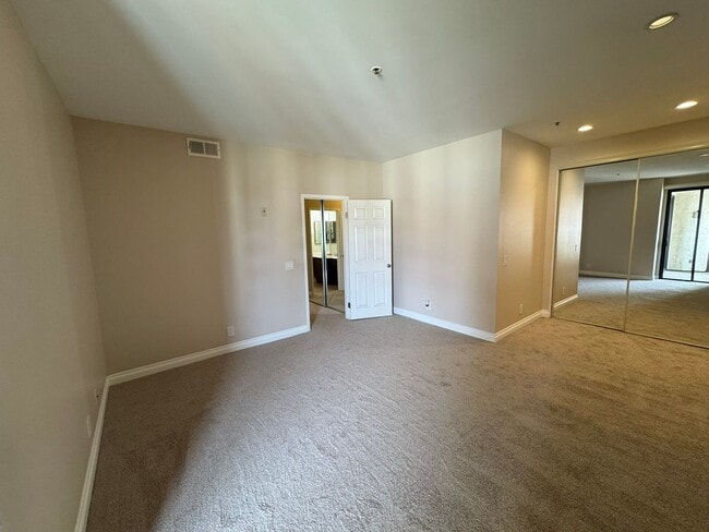 Building Photo - Mission Valley Area! Gorgeous and Cozy 1 Bedroom 1 full Bath! Ready For Rent Today!