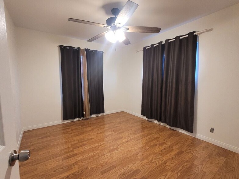 Building Photo - 10854 Marklein Ave