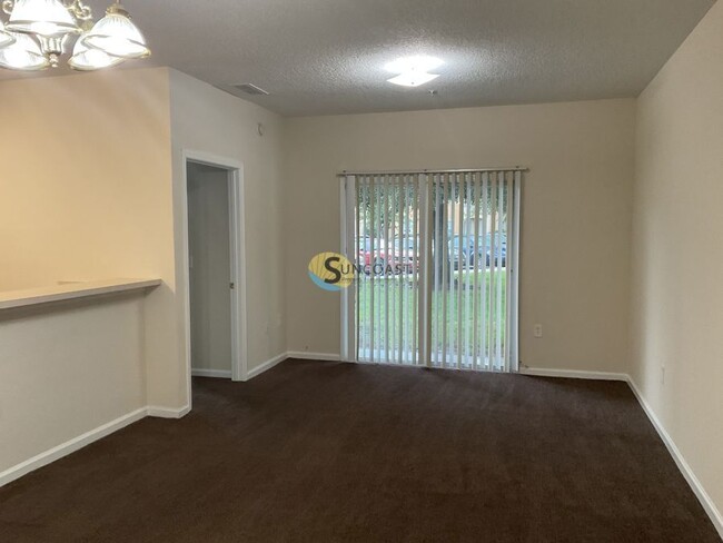 Building Photo - Corner 2BED/2BATH Apt off of Collins!