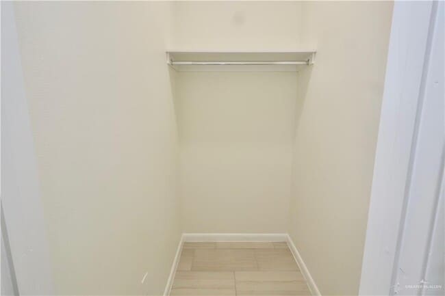 Building Photo - 18 Israel E Ave