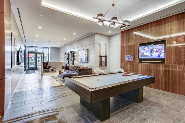 Building Photo - Fabulous 1 Bed/1 Bath condo at The Avidian...