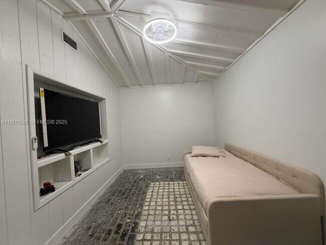 Building Photo - 2227 Roosevelt St