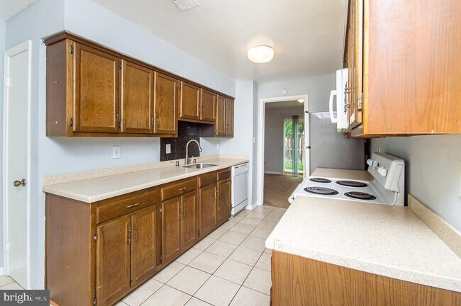 Building Photo - 3210 Gemstone Ct