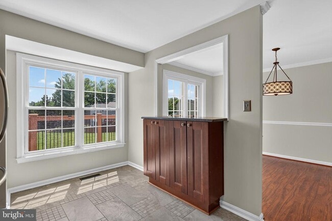 Building Photo - 6453 Linleigh Way
