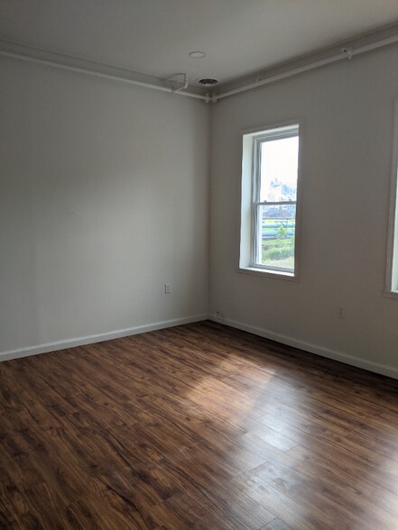 Building Photo - 518 N State St