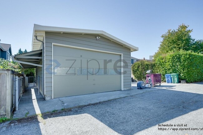 Building Photo - 3218 NW 60th St