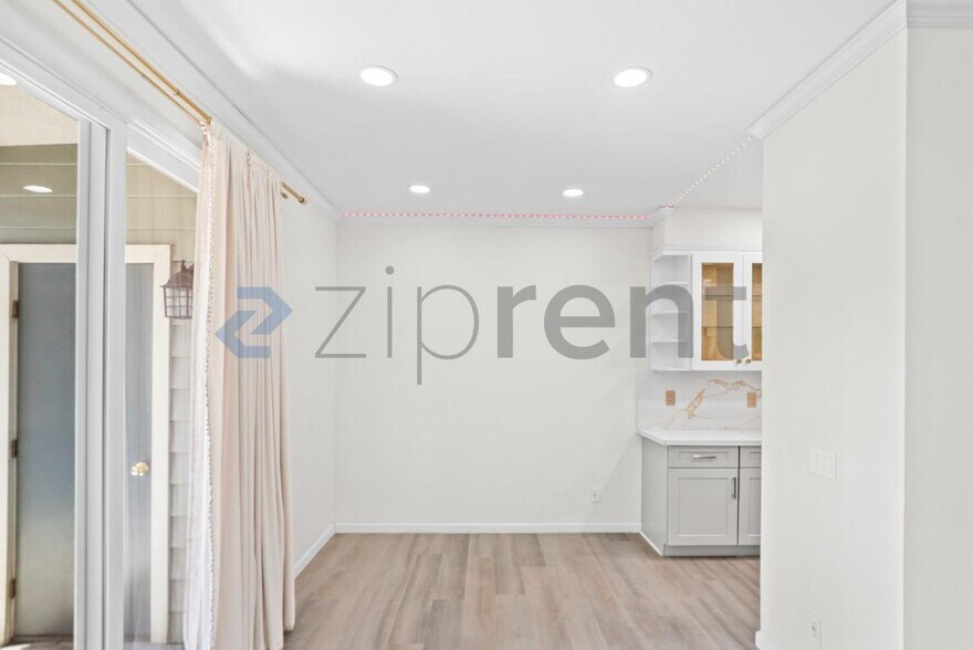 Building Photo - Unit 101