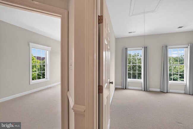 Building Photo - 30 Sharpstead Ln