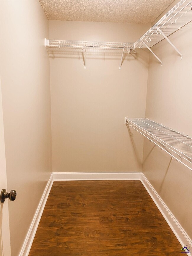 Building Photo - 609 Wooden Eagle Trail