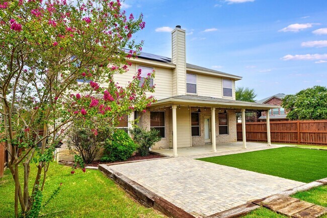 Building Photo - Gorgeous 5-Bedroom, 3.5-Bathroom Home Near...